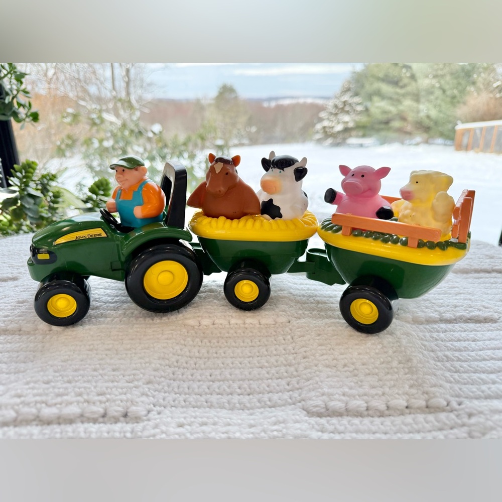 TOMY John Deere Animal Sounds Hayride musical tractor toy